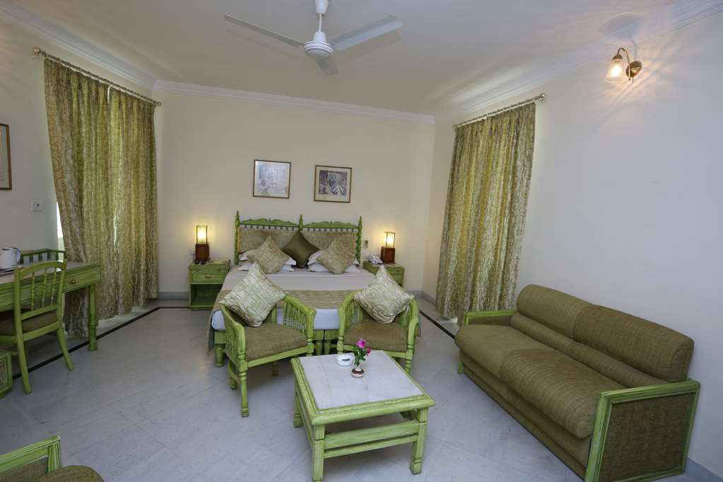 Garden Hotel - Heritage By Hrh Group Of Hotels Udaipur Room photo