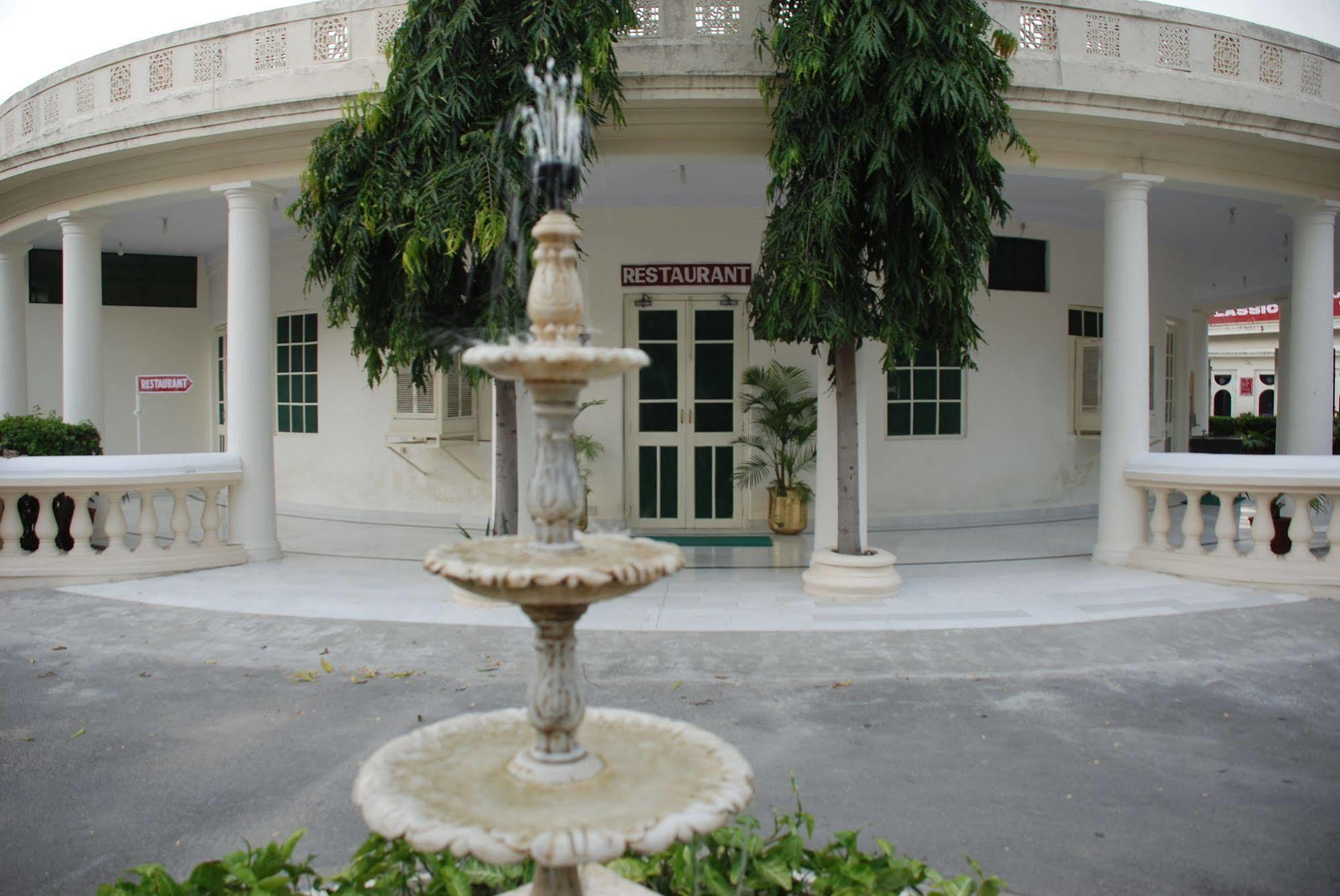 Garden Hotel - Heritage By Hrh Group Of Hotels Udaipur Exterior photo